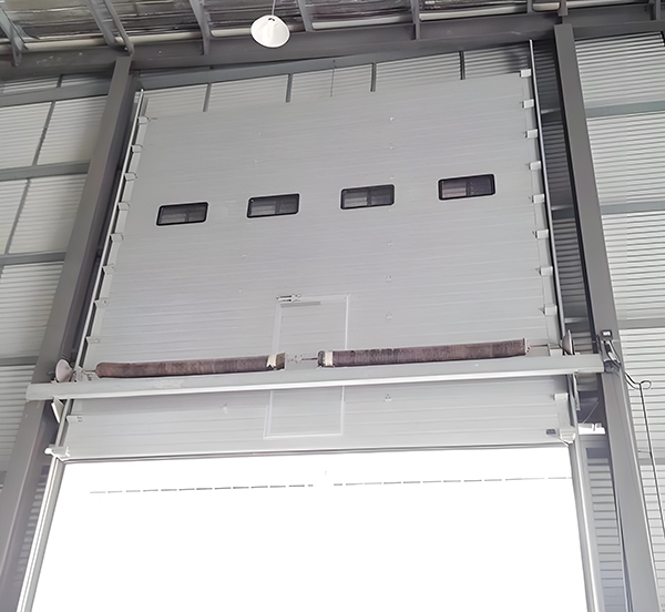 合作工业滑升门