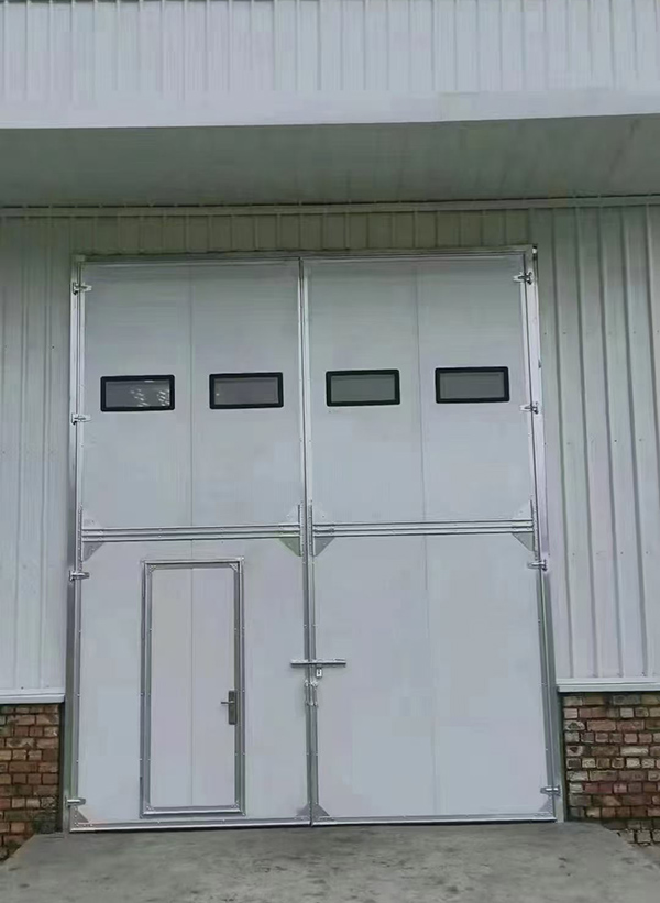 合作工业门在设备装配车间出入口的实施记录