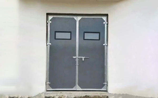 合作工业门在高温作业区域的运行表现